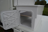 Coffre à outils composites sur camion benne avec portes latérales